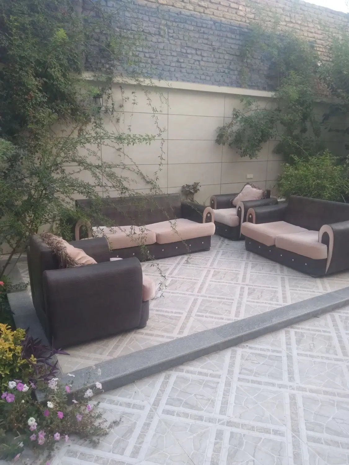 اجاره انباری 3 اتاق 25 متری با 100 حیاط  .