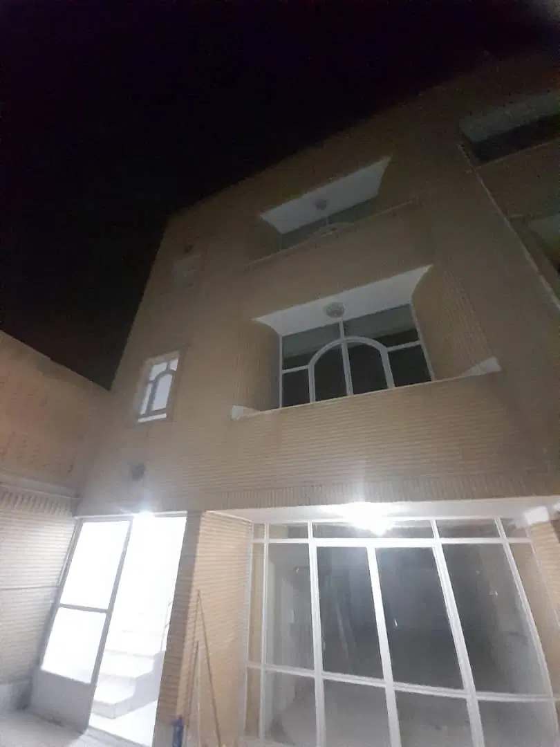منزل مسکونی ۳طبقه واقع در خانه اصفهان نگهبانی