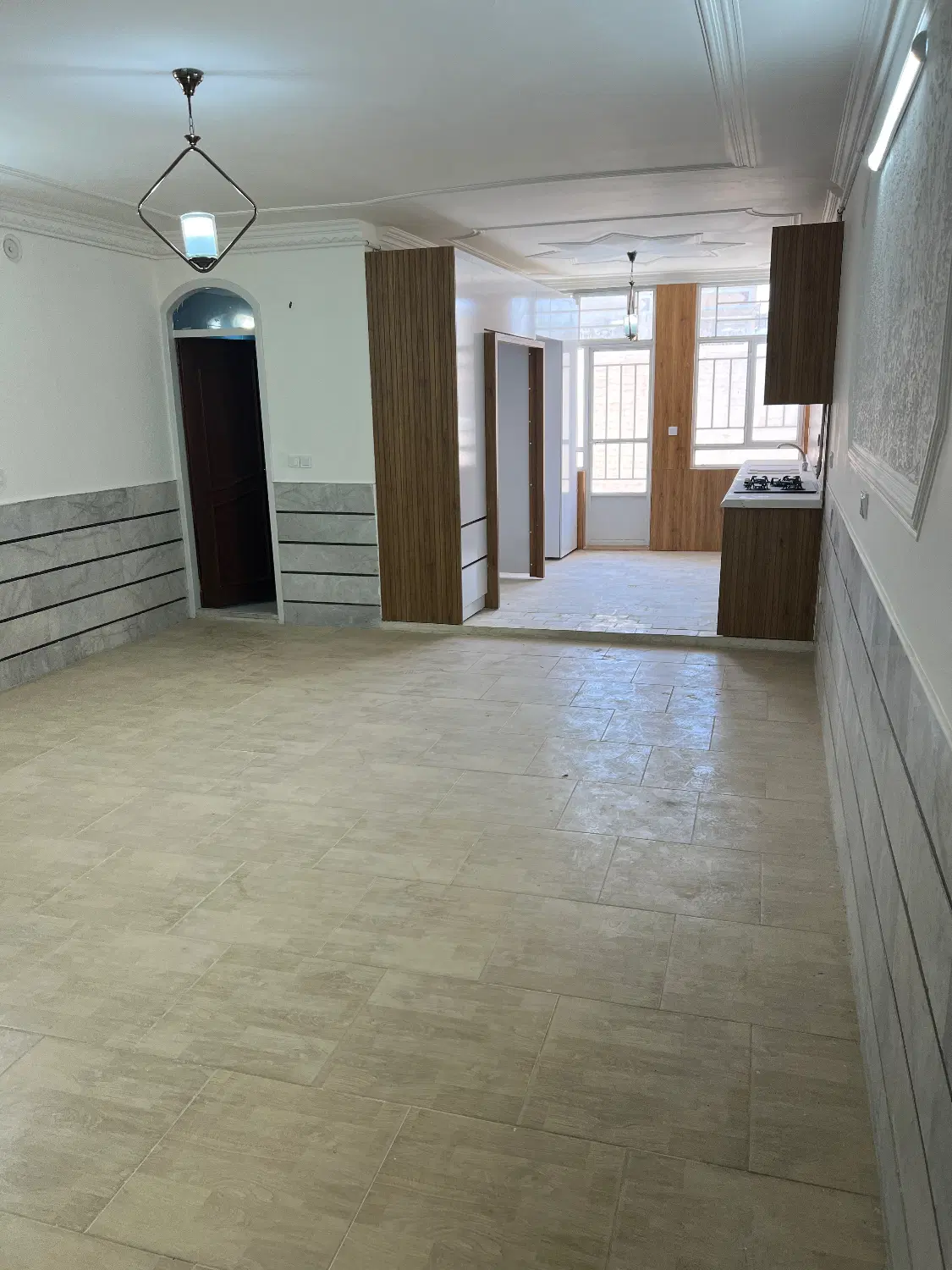 فرپش منزل مسکونی چهار طبقه (یزد)