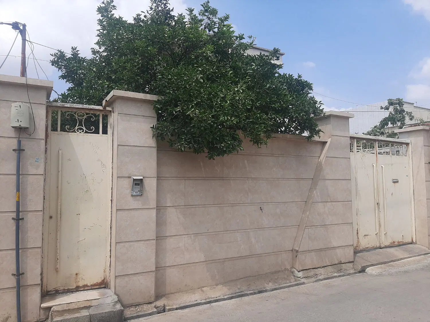 ویلایی ۴۵۰ متری دربست دو طبقه بر اصلی وحدت