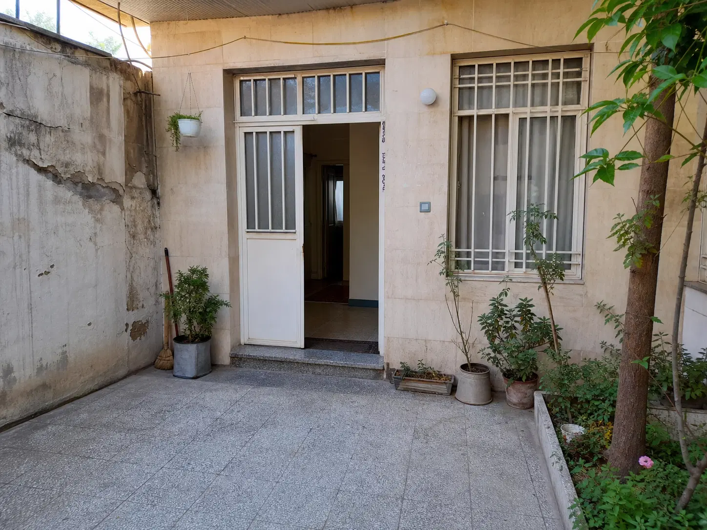 اجاره واحد ۶۰ متری روبروی بیمارستان کاشانی