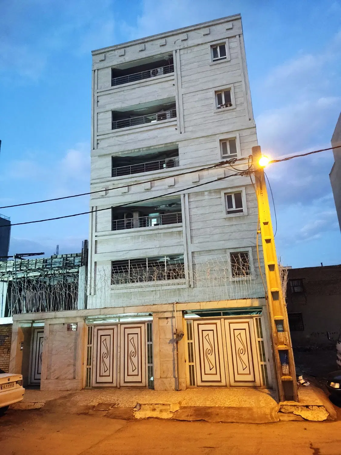 ۷۲متری فروشی نبوت
