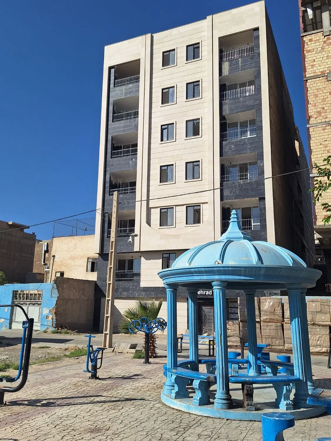 یک واحد آپارتمان فول