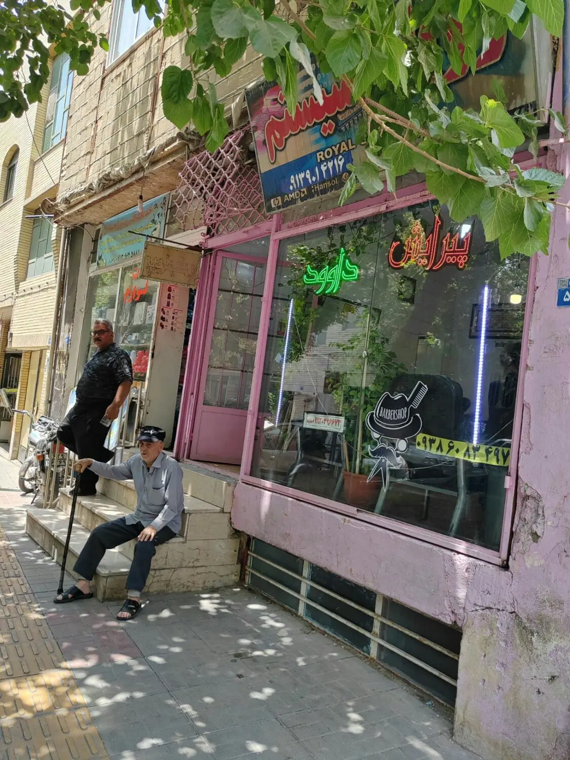 خانه مسکونی و2عددمغازه