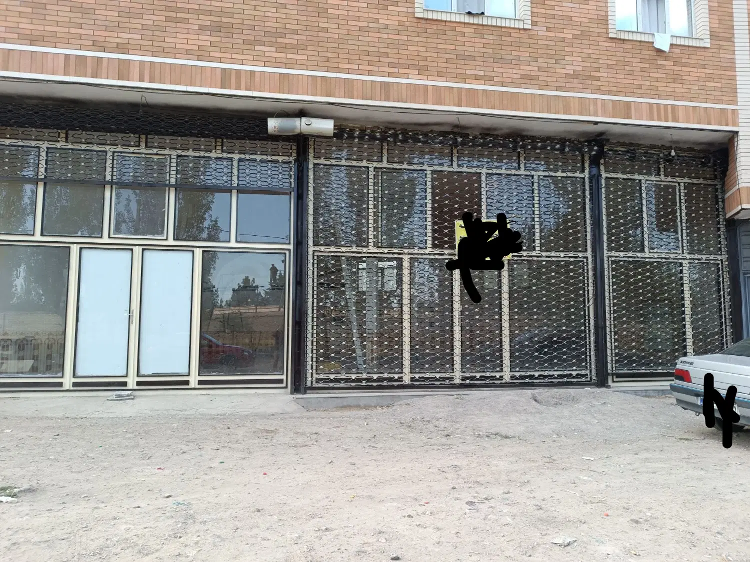 مغازه در خیابان پلیس