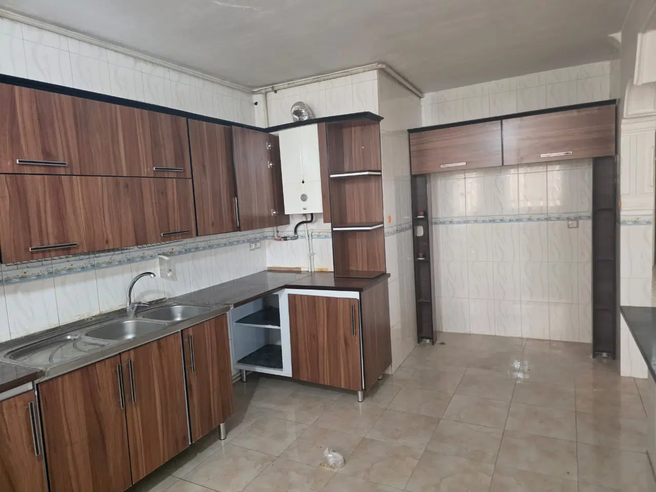 طبقه بالا خیابان اصلی