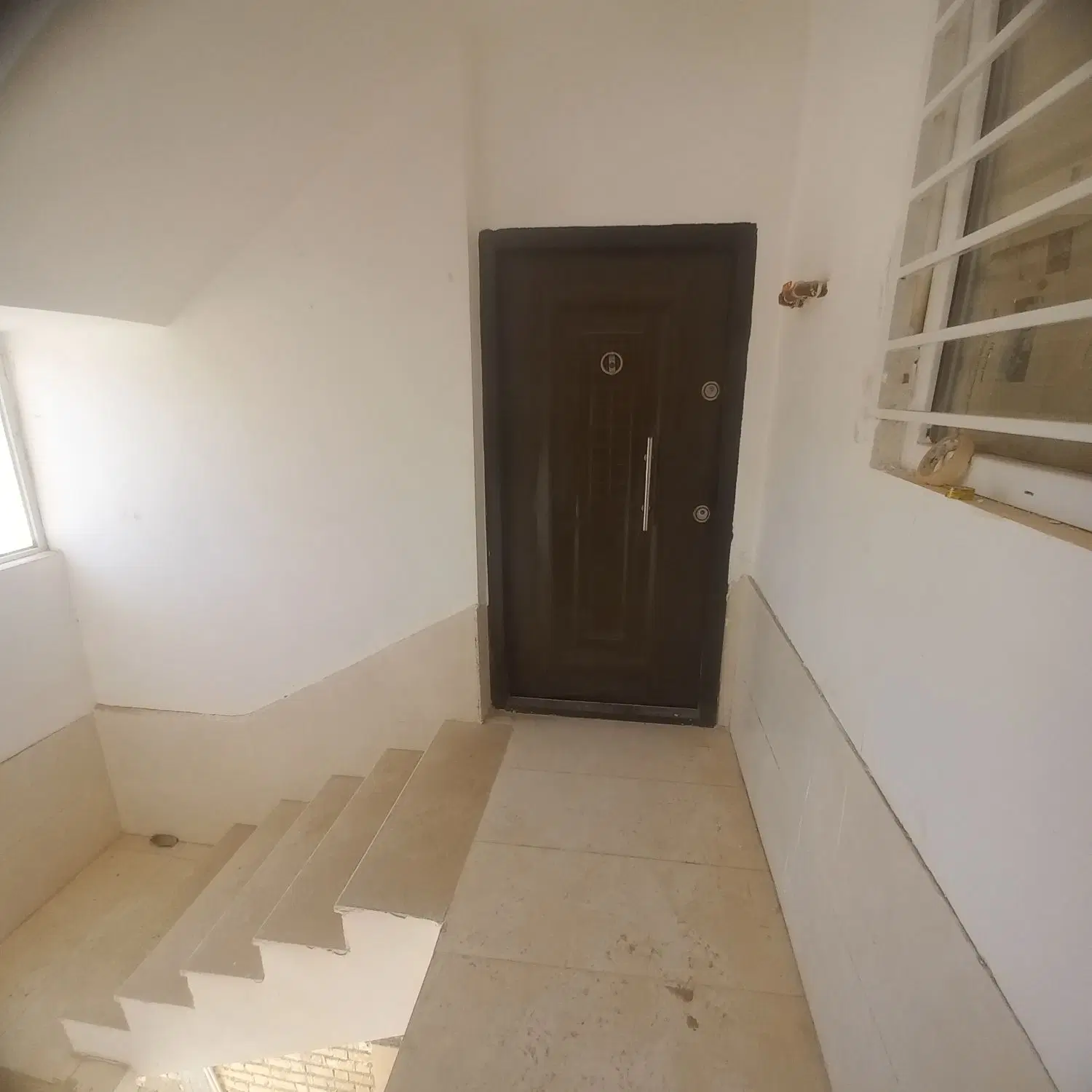 فروش خانه شاپور جان سالن بزرگ حیاط دارگاز دار