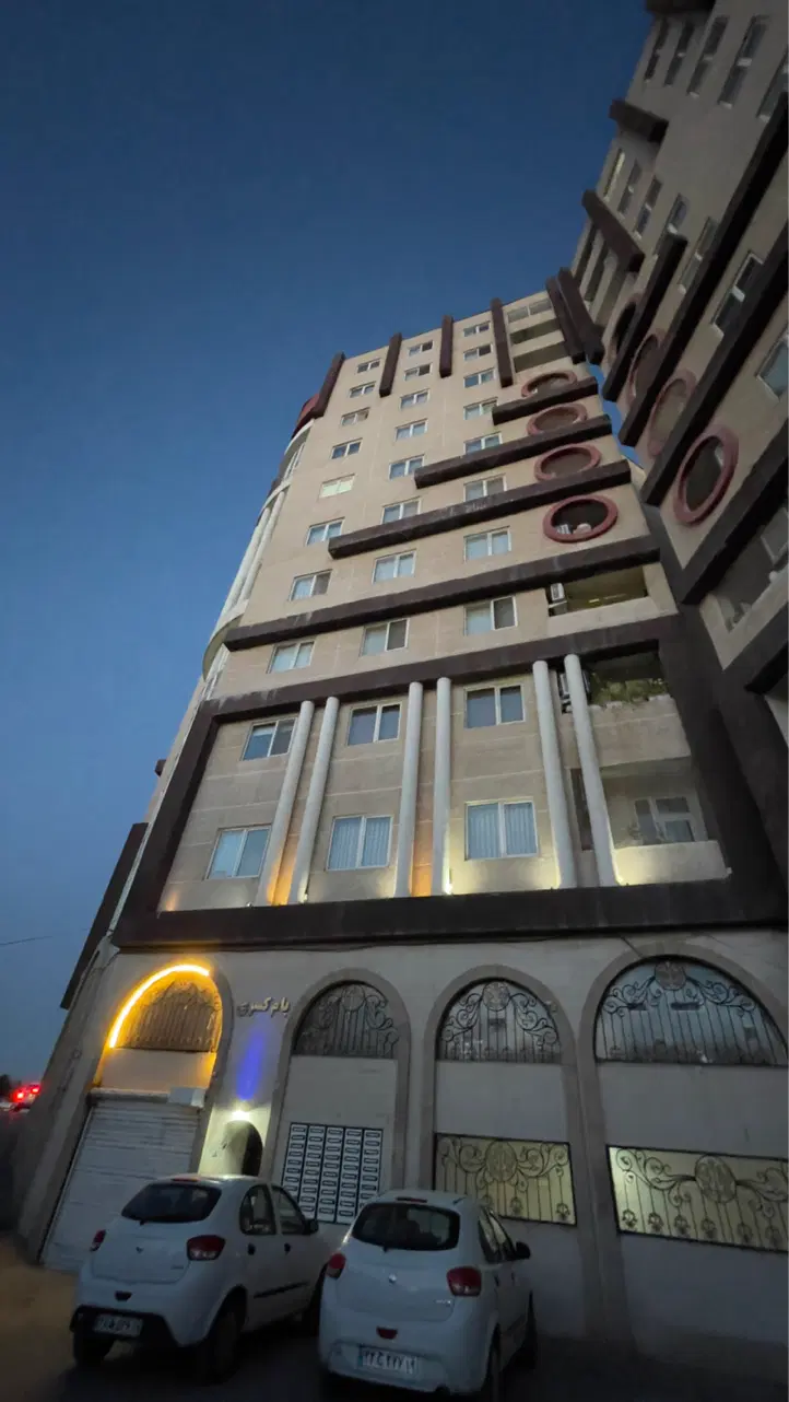 آپارتمان کسری ۱۰۰ متری بر خیابان صدف