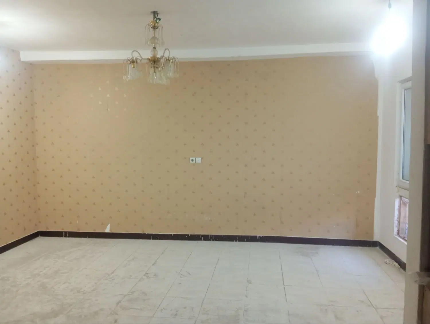 مسکن مهر پشت شهرداری طبقه اول دوخوابه