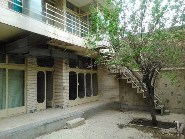 خانه دوطبقه ویلایی درب حیاط