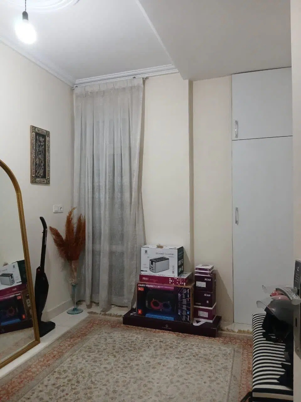 یک واحد در حدود ۹۵ متر شهرک استقلال
