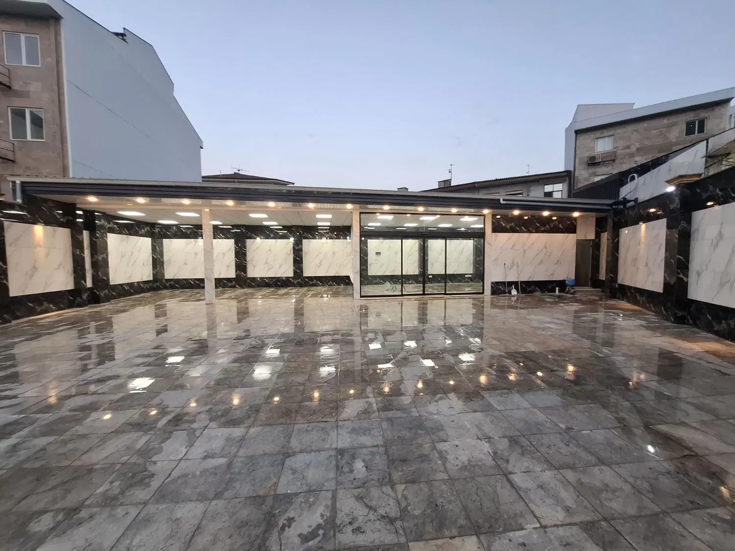 اجاره نمایشگاه ماشین نوساز(جهاد)اماده تحویل