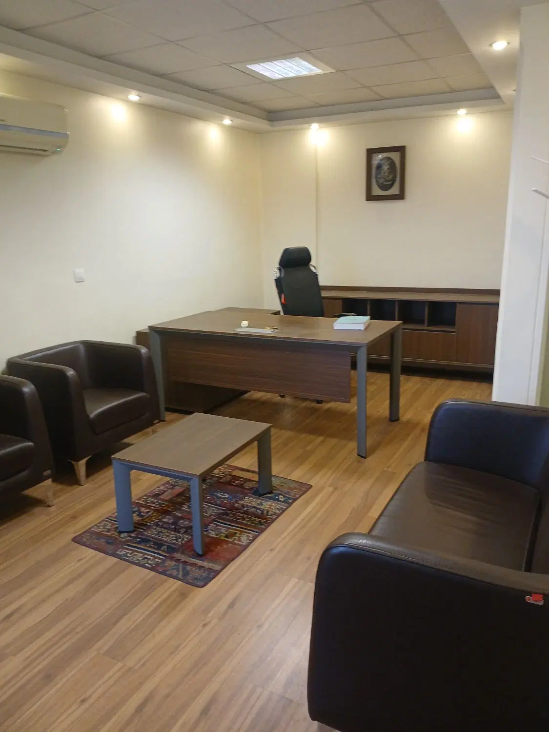 ۵۰ متر دفتر، مطب سند اداری