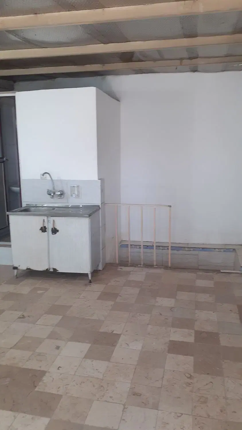 طبقه بالا مغازه