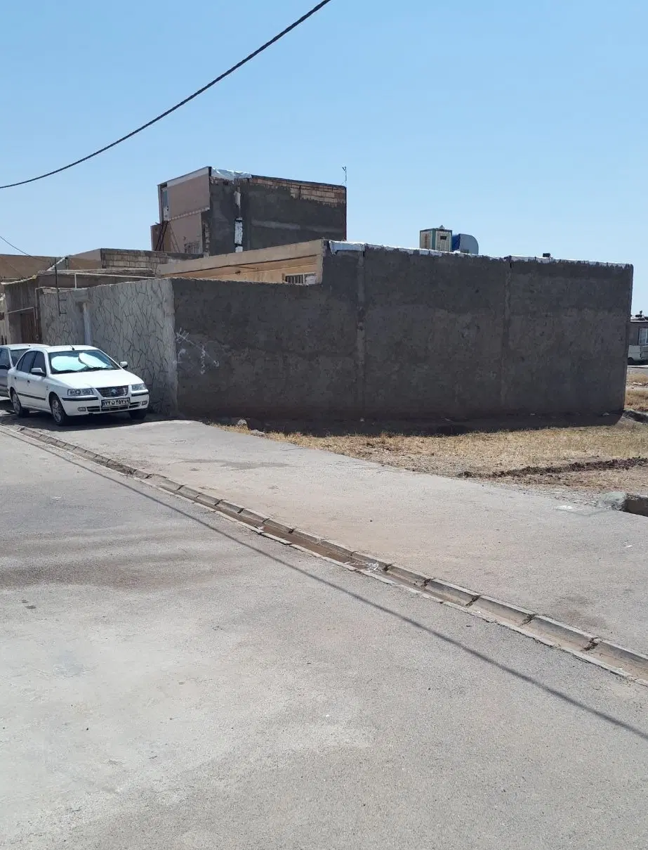 ۸۰ متر زمین مسکونی.