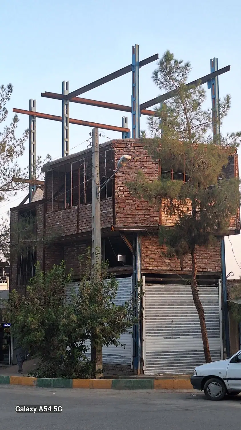 مغازه ۴۰متری در سه طبقه