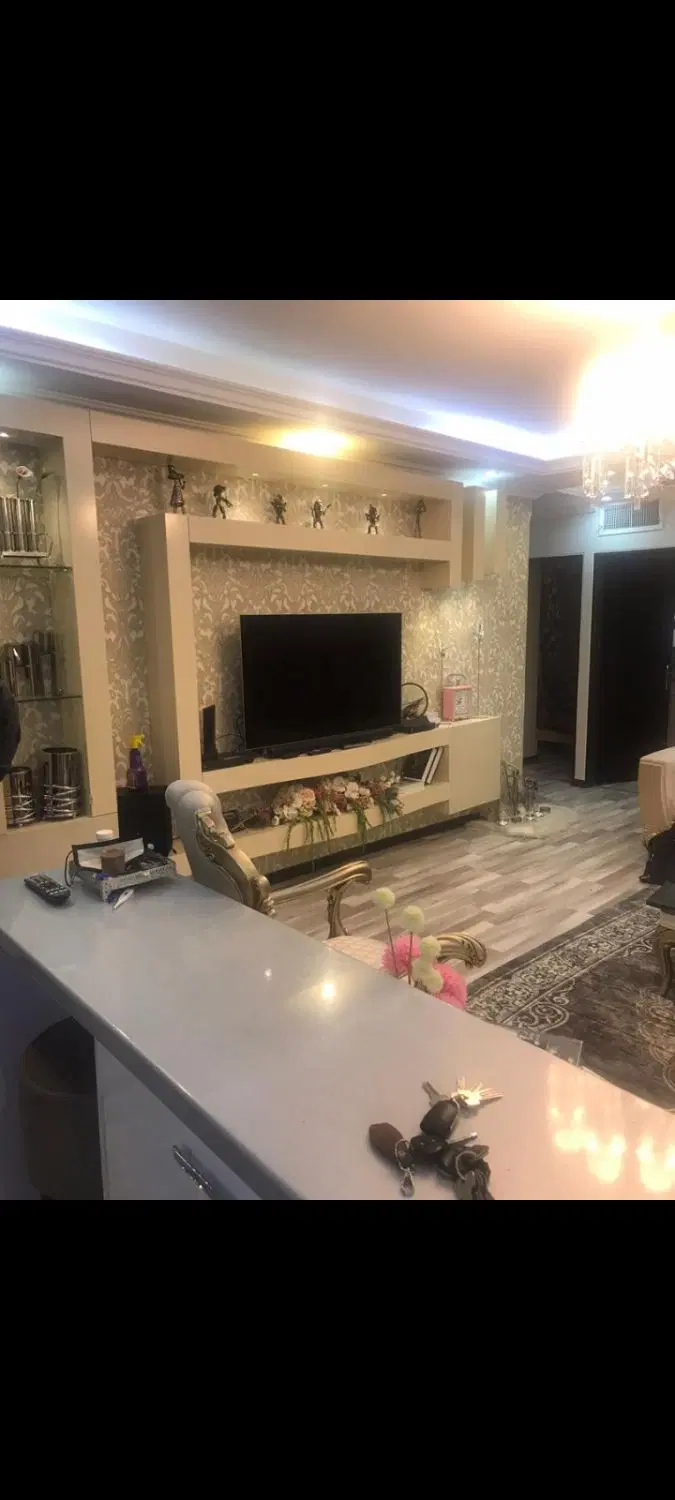 ۸۰ متر + ۹۰ مترحیاط در اختیار