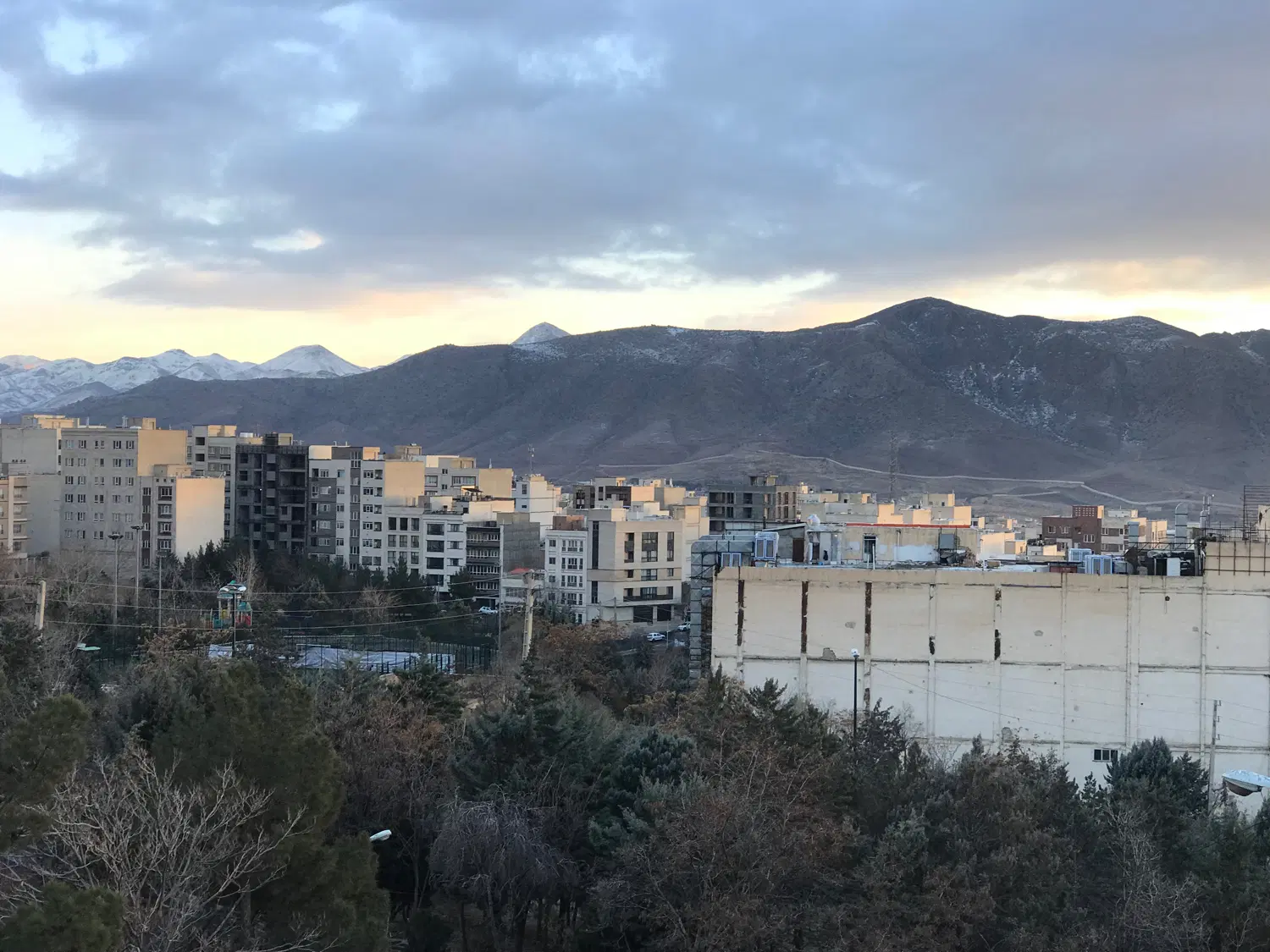 آپارتمان ۸۷ متر دو خوابه  فاز ۱ کوی دانشگاه