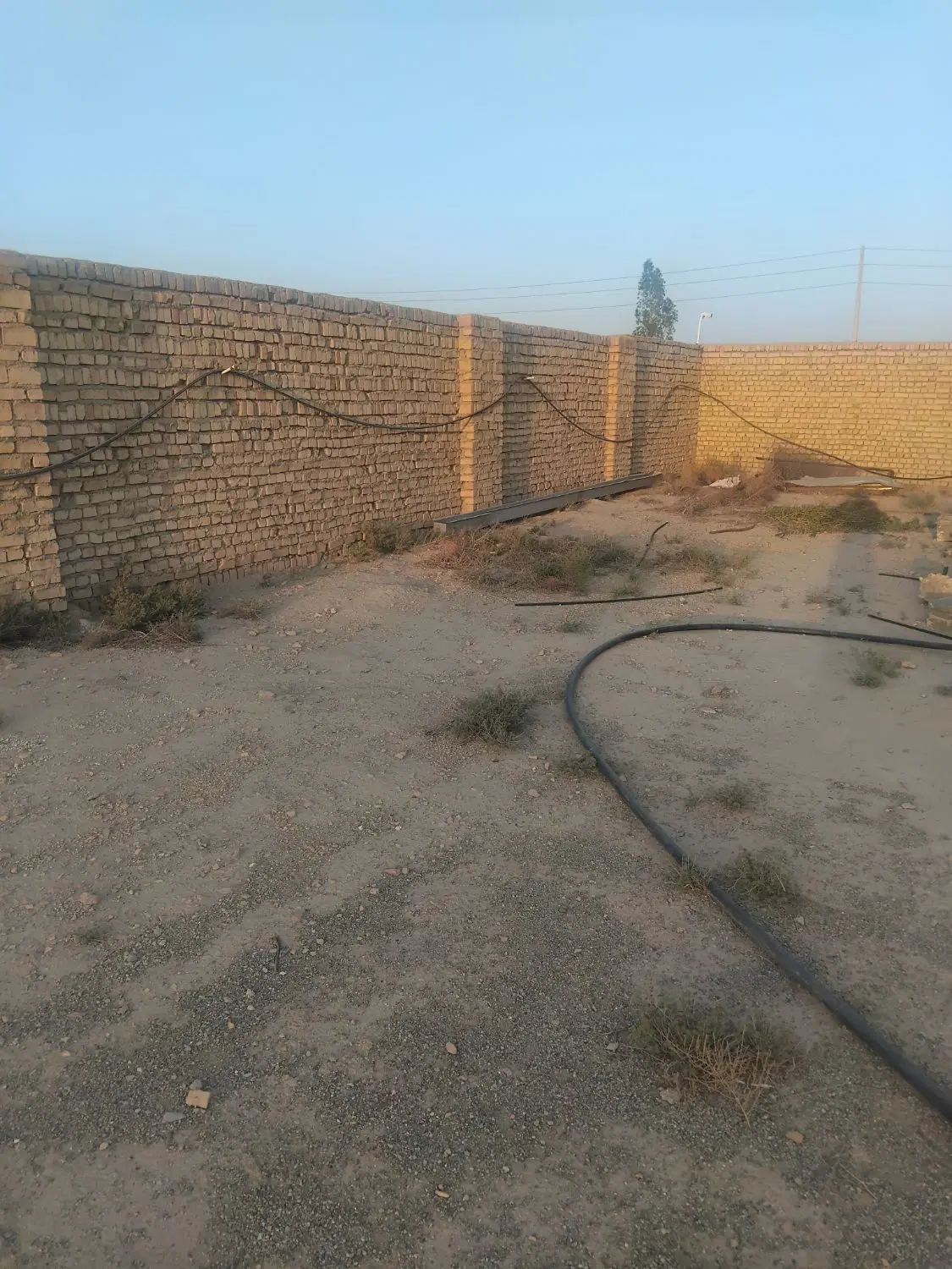 چهاردیواری با آب،برق،گاز