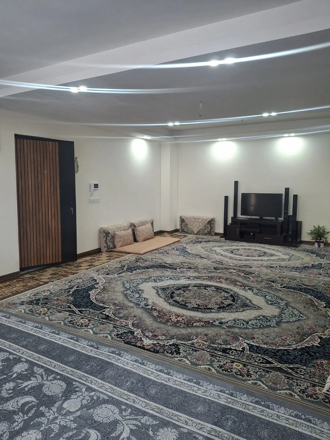 ۱۰۵ متر_ فول امکانات_ نوساز_  تک واحدی