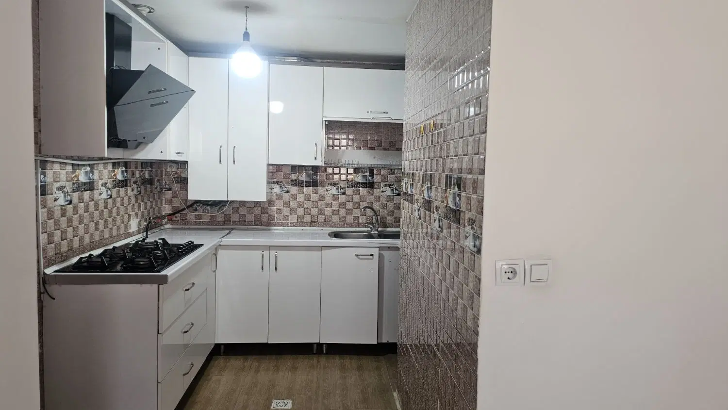 آپارتمان دوخوابه ۱۱۱مترصدرا