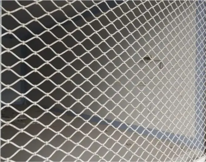 مغازه ۱۸ متری واقع درخیابان میثم ۷ جهت اجاره ورهن