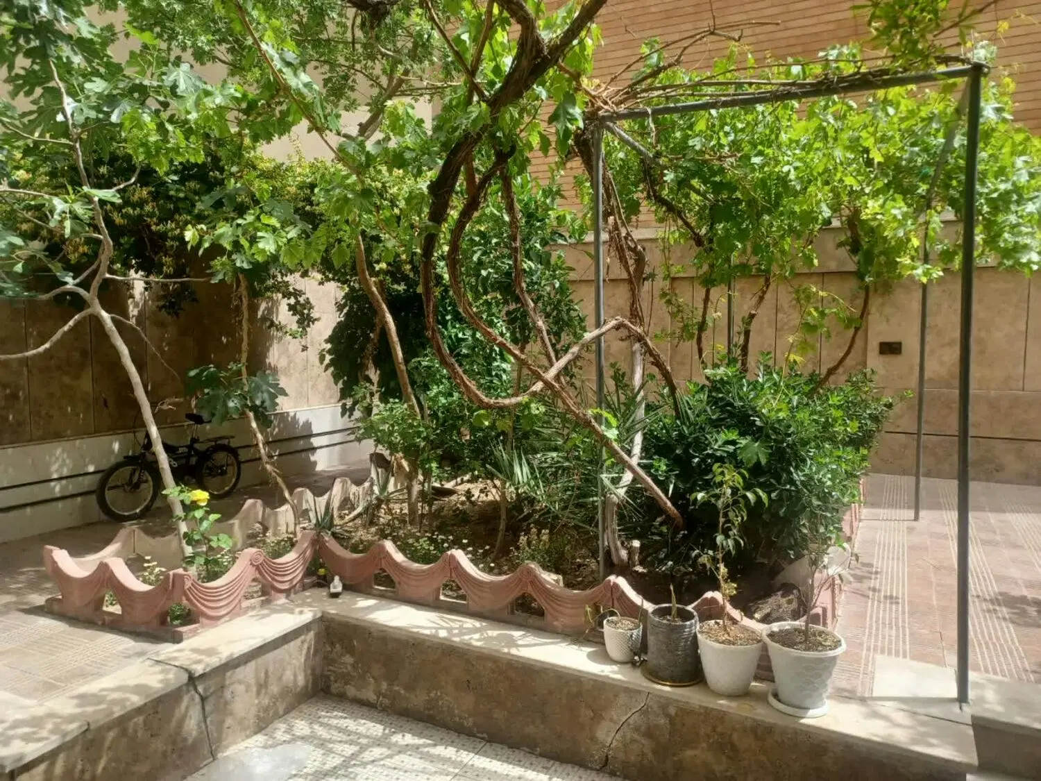 رهن واجاره اپارتمان 85 متری حیاط اختصاصی ملک شهر