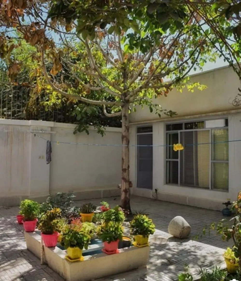اجاره طبقه همکف حیاط دار