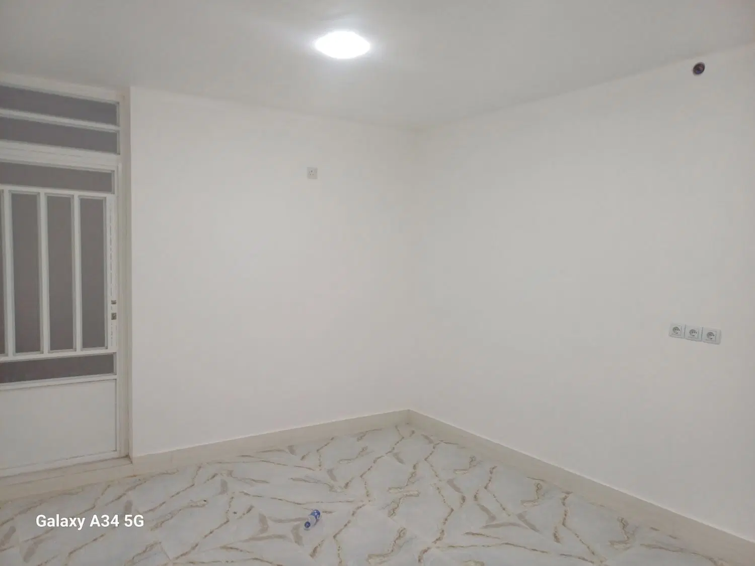 رهن و اجاره مغازه ۲۲۰متری  مرکز شهر سر خیابان اصلی