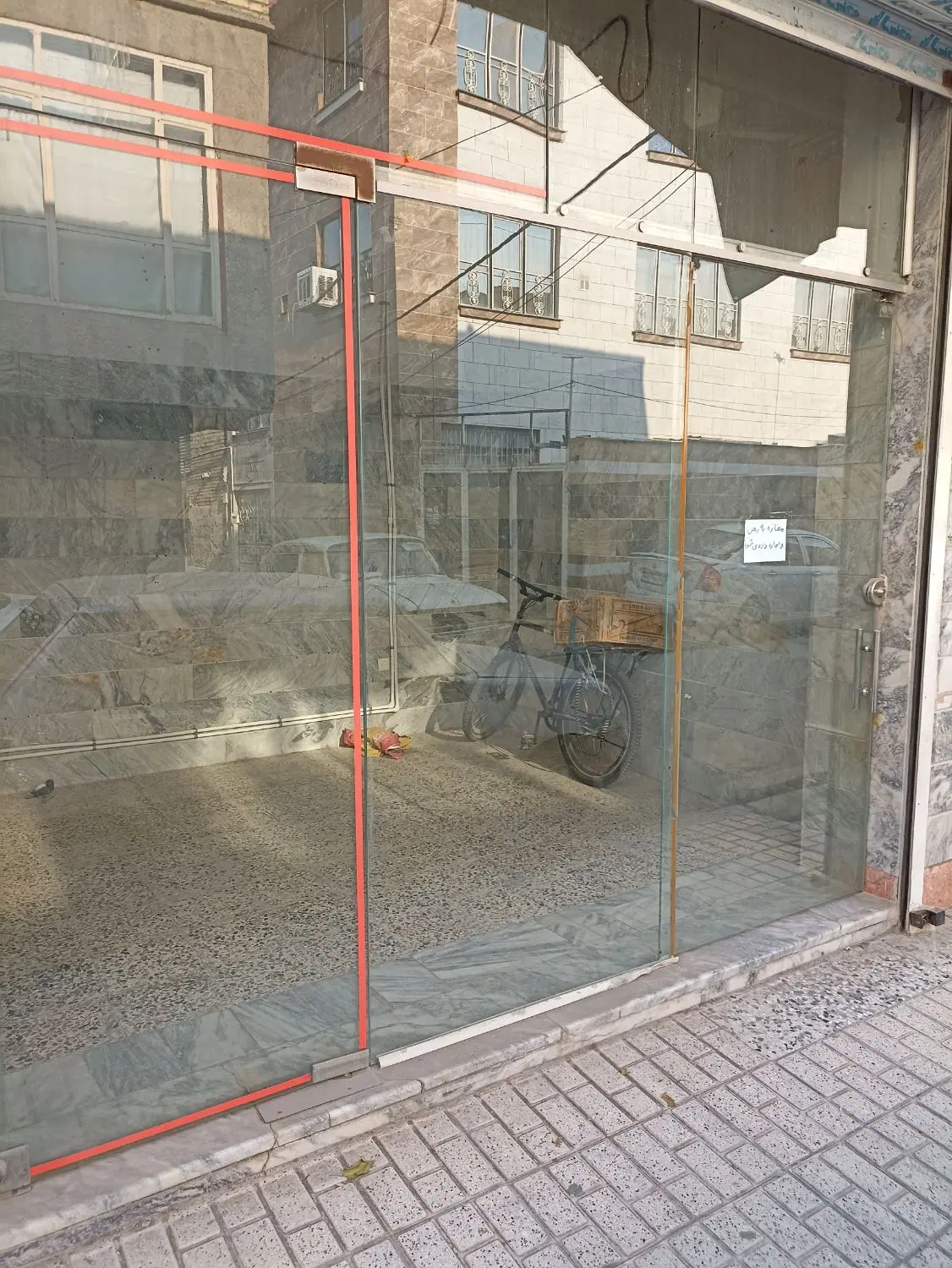 مغازه چهارده متری بهمن