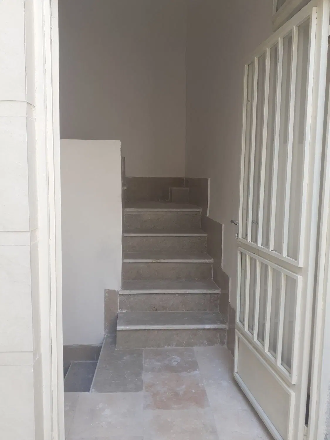 یک باب حیاط مسکونی