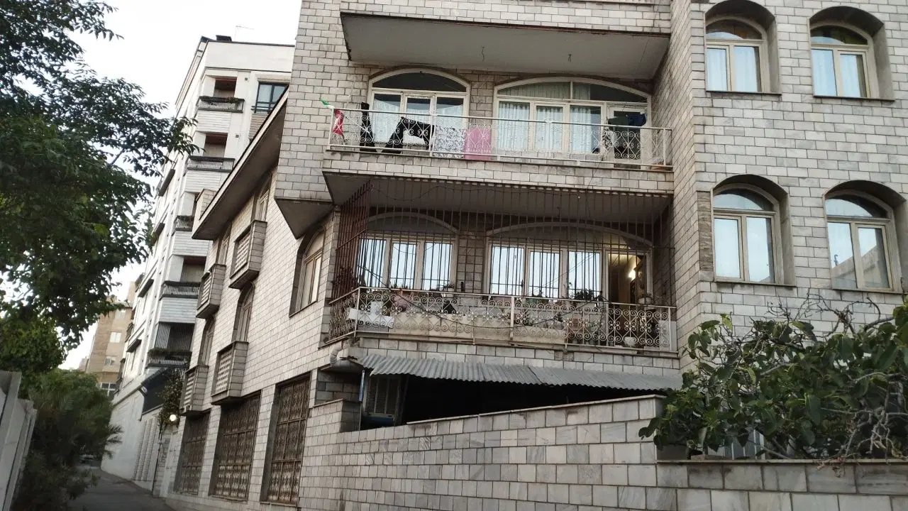 فروش کلنگی 106 متر 2 نبش بازسازی شده