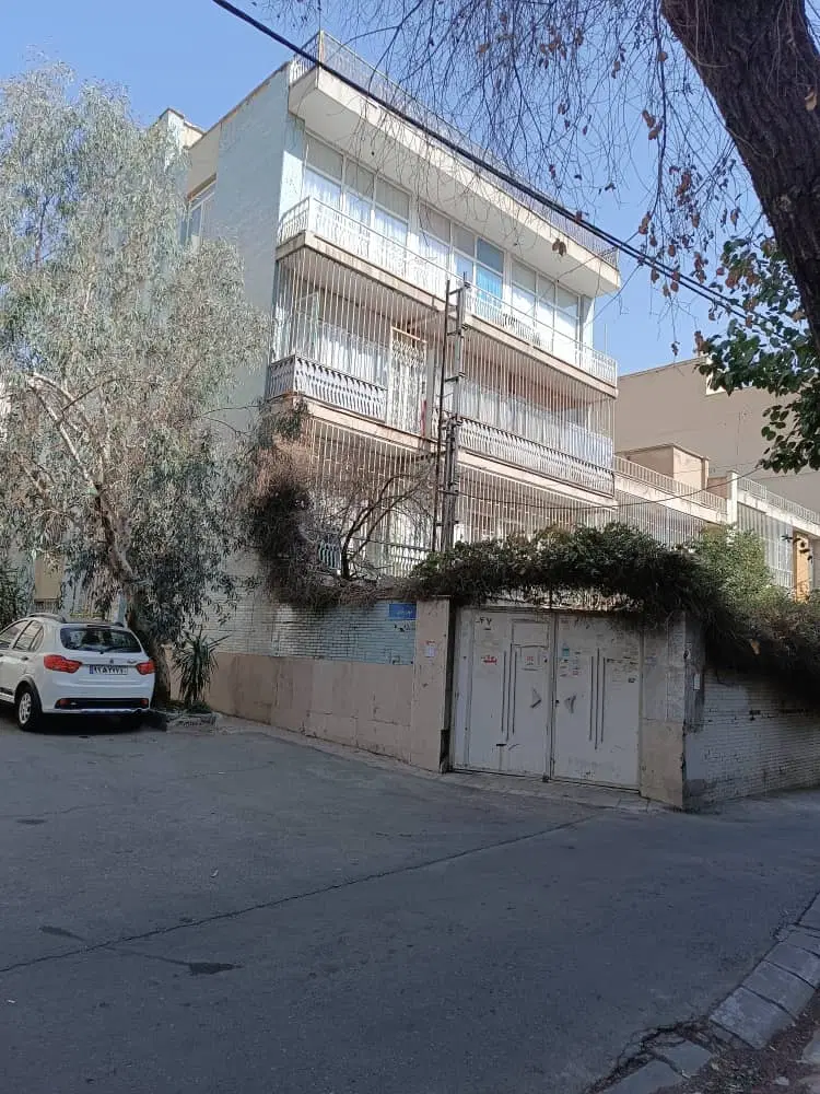 ۱۳۵ متر سه خواب سه طبقه تکواحدی (گلاب_ خبرنگار)