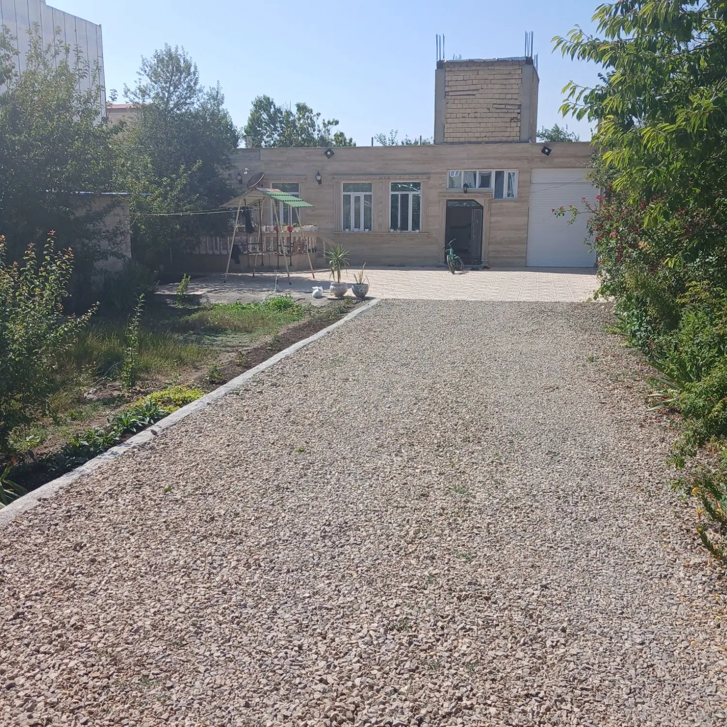 فروش ساختمان مسکونی با ۸۰۰مترمربع حیاط