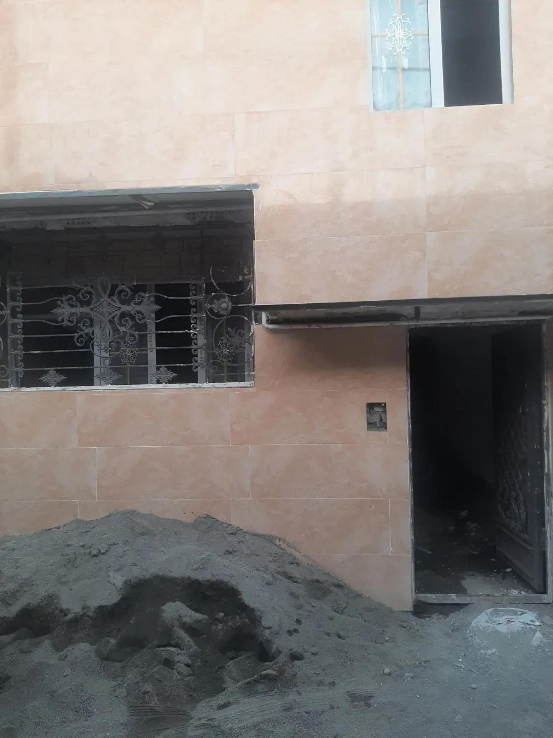 آپارتمان همکف وطبقه سوم نوساز