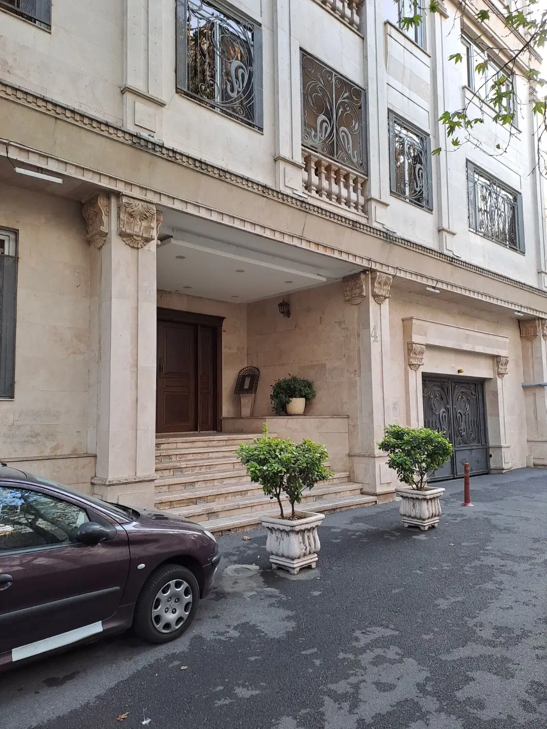 پارک نیاوران ۹۶ متر دنج و خاص