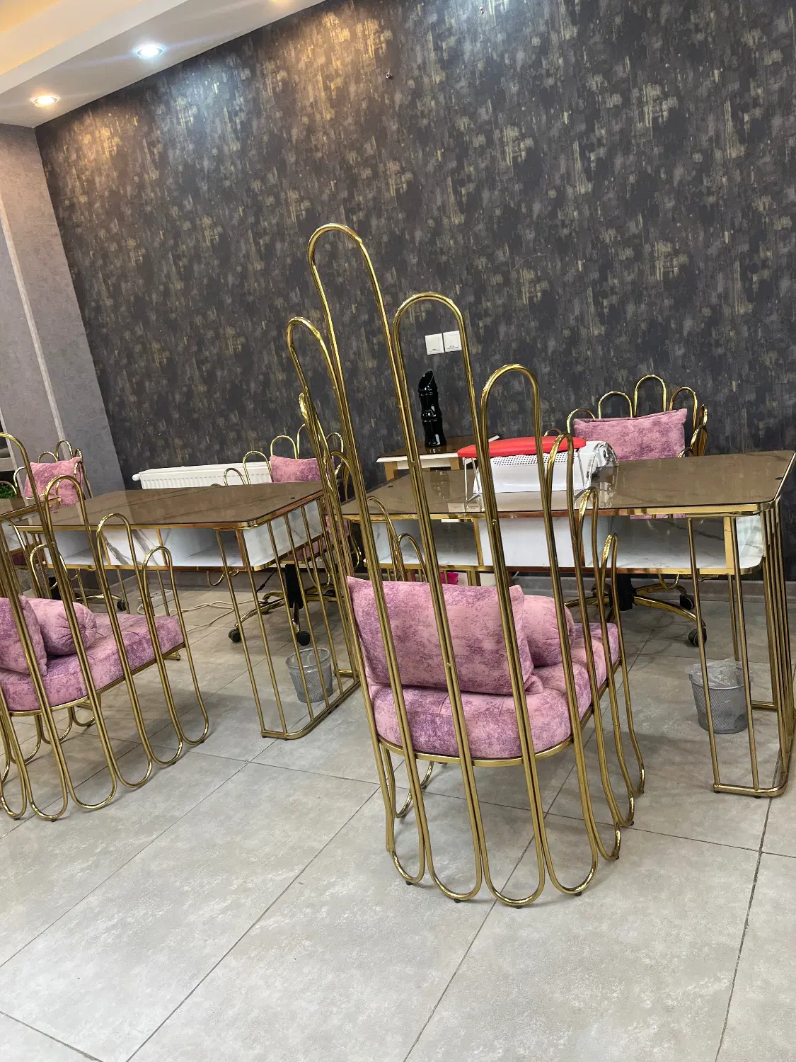 اجاره تخت  و ناخنکار