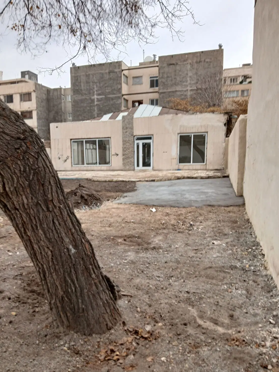 زمین ۱۲۰۰ متر حاشیه خیابان بهار *تاپ لوکیشن*