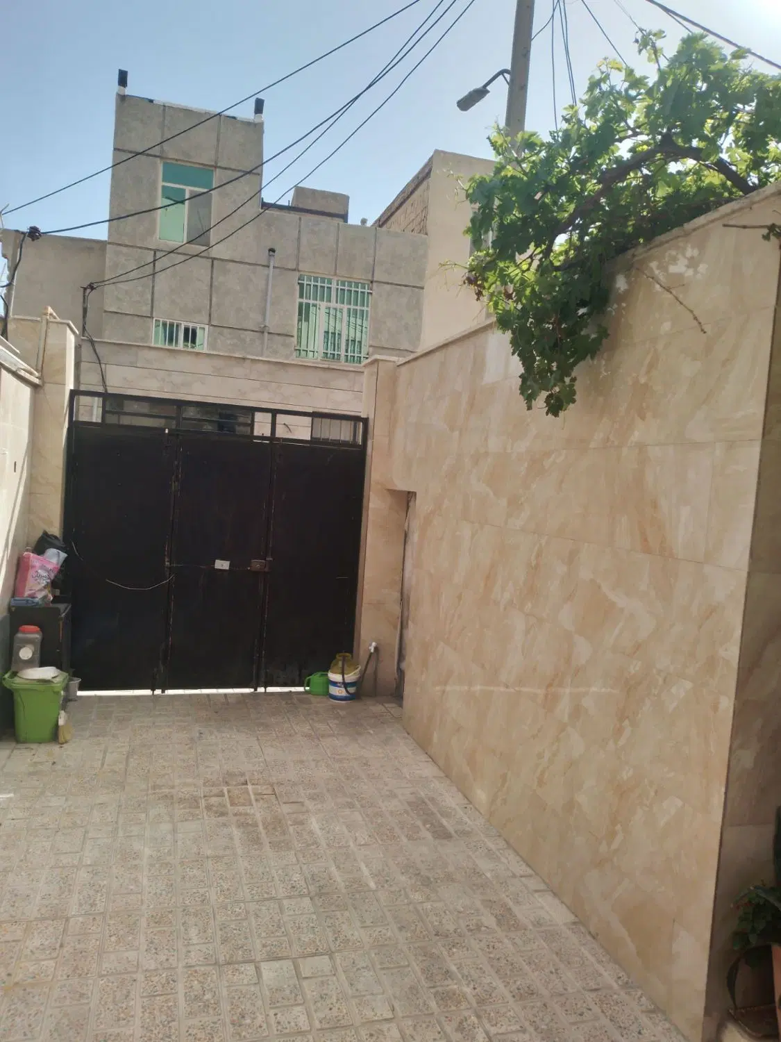 سه طبقه هر طبقه ۱۰۰ متری شمالی نما سنگ