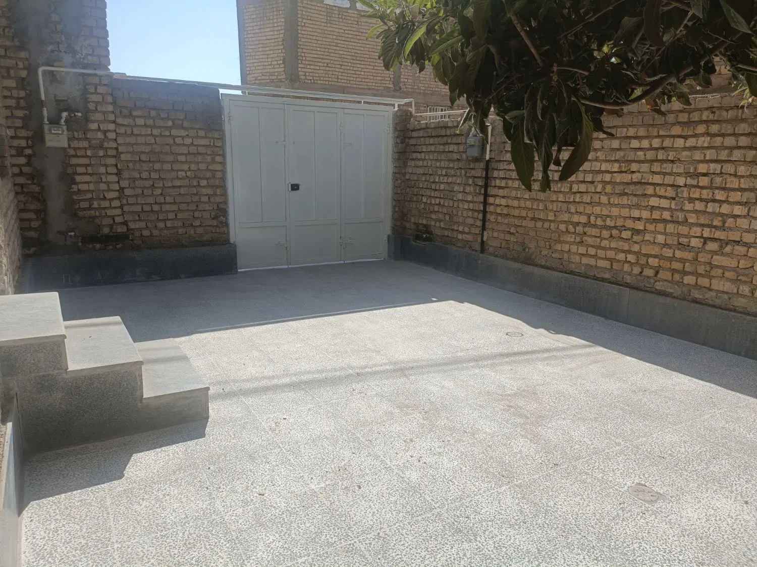 خانه درب حیاط در کیان‌آباد _ رهن کامل _ ورودی مجزا