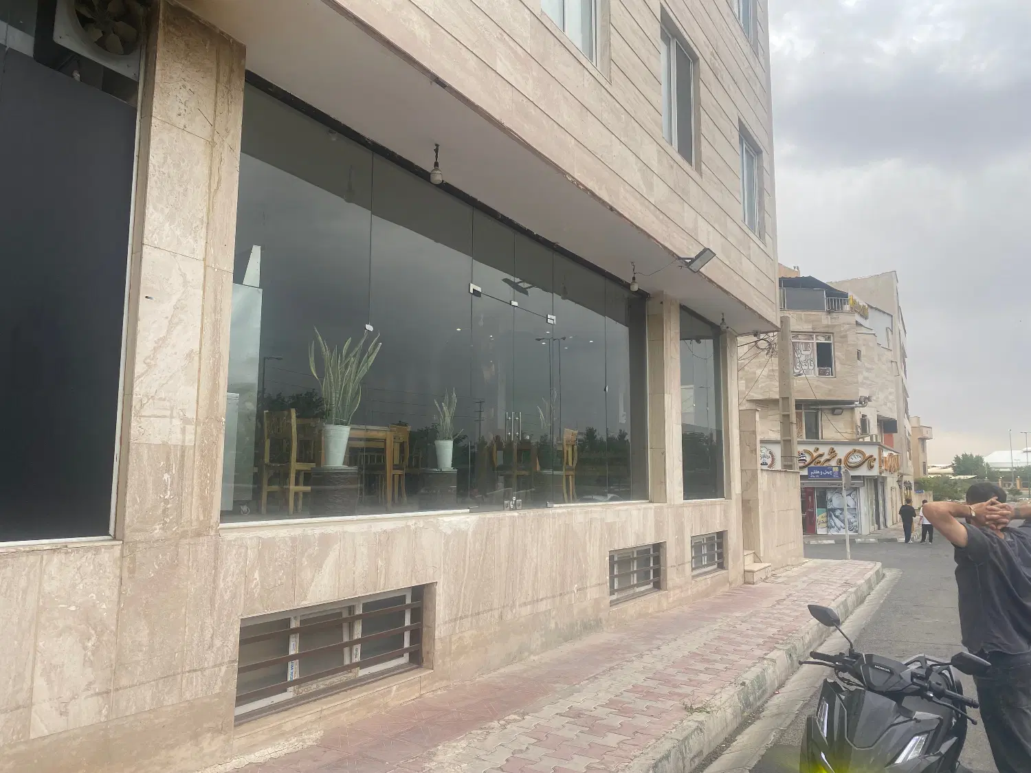 واحد فروش۱۳۶متری