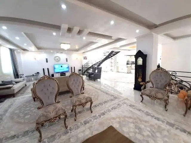 ویلایی  مابین فرخی و آزادی