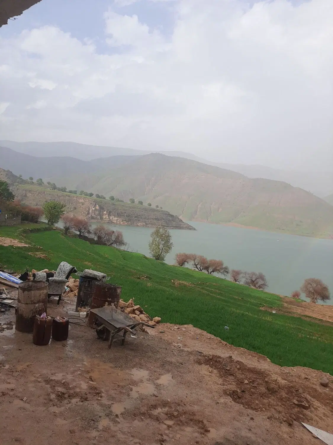 زمین پشت هواشناسی