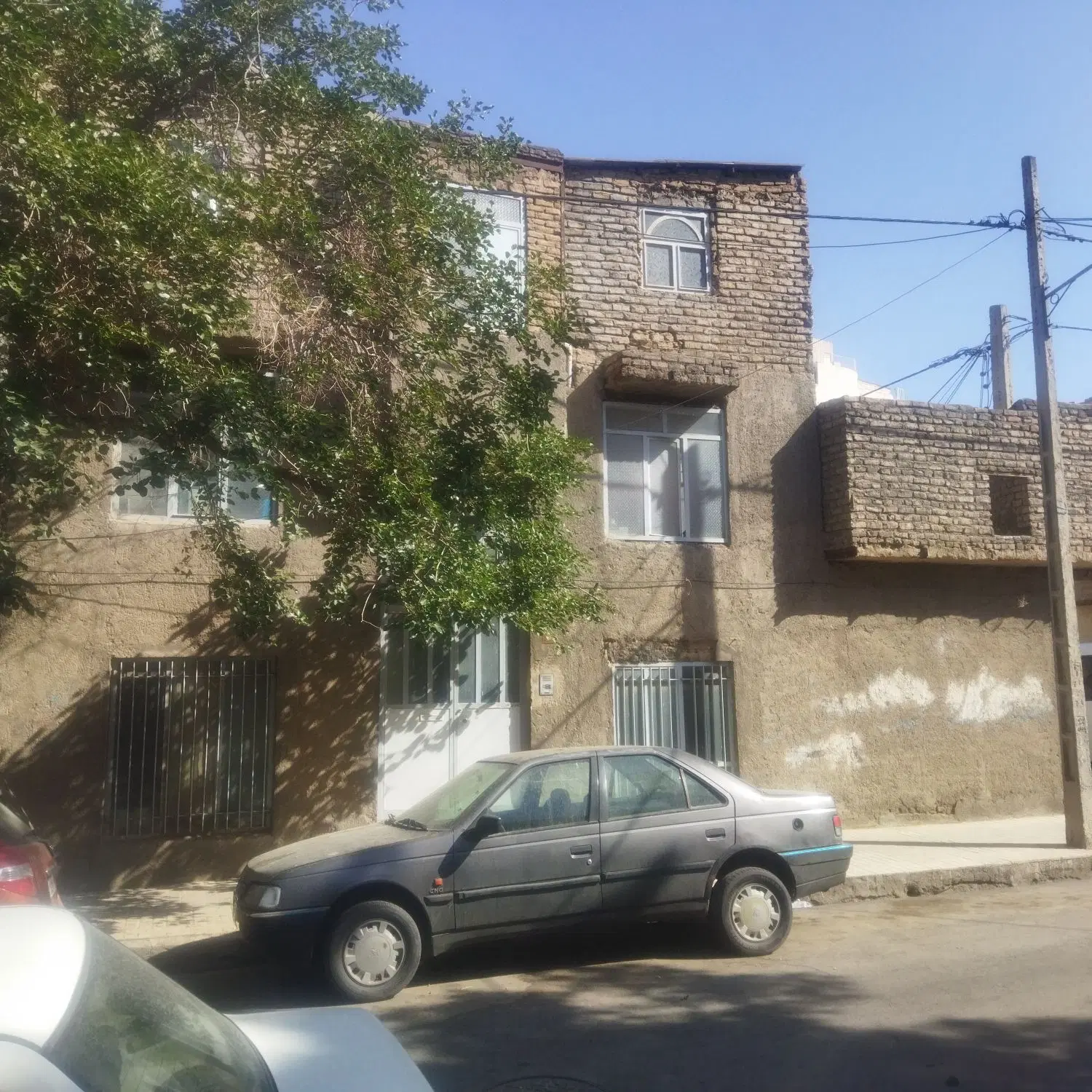 خانه ویلایی دو نبش شهید صدر 16