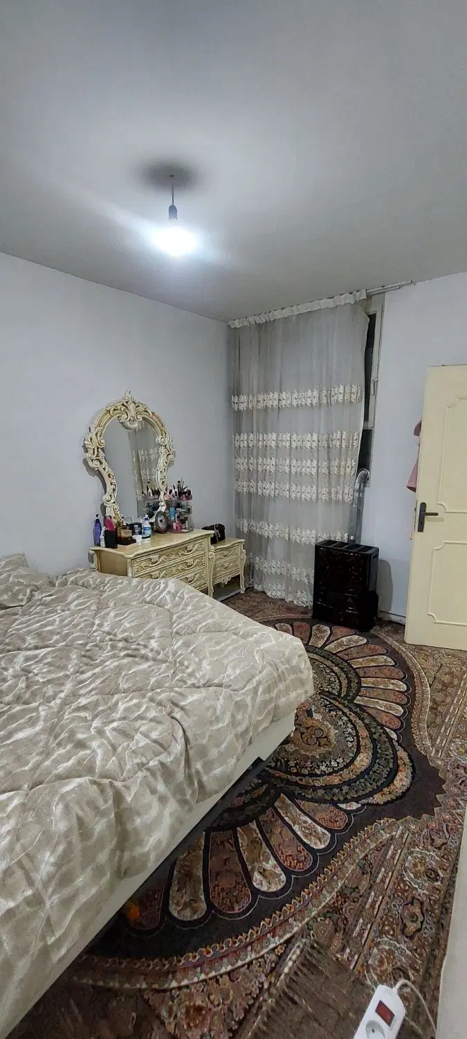 واحد76متر سنددار وامدار باپارکینگ طبقه1 خ سرحدی