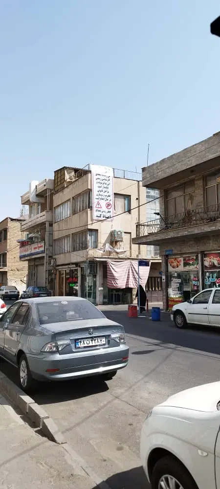 ملک سه بر ۱۶۰ متر زمین با دوباب تجاری ۳۵