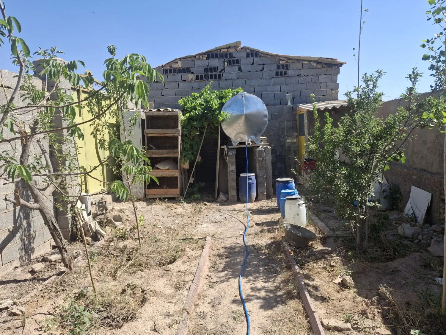 باغچه کوچیک  ۱۴۰ متری به همراه اتاق