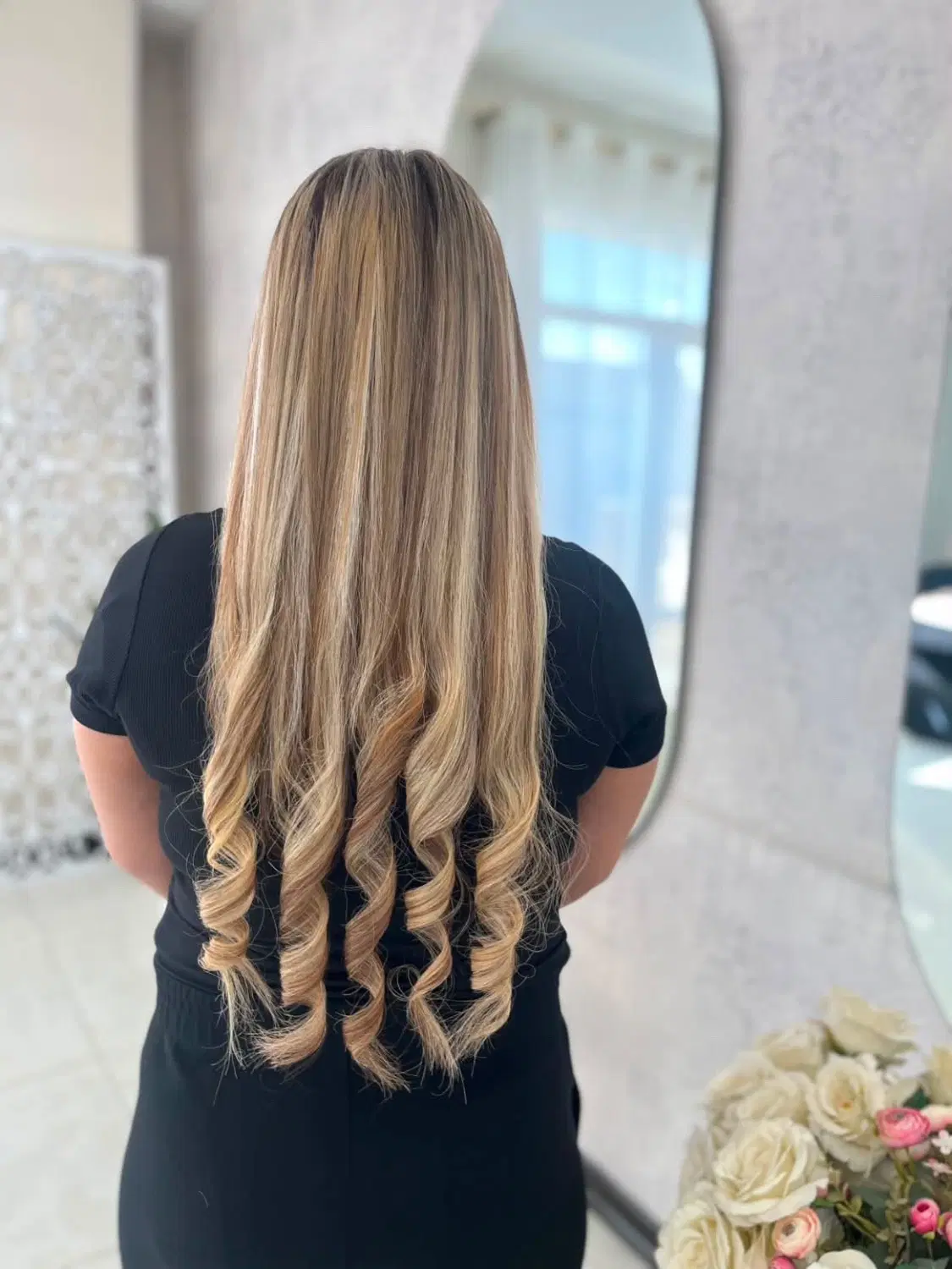 اجاره میزناخن مژه و تمام لاین ها