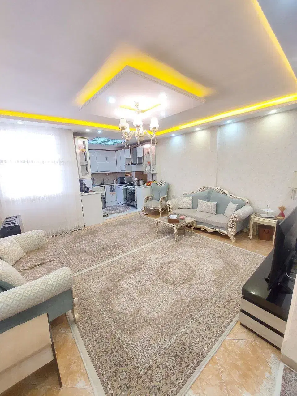 ۵۲ متر با پارکینگ و انباری و بسیار خوش نقشه