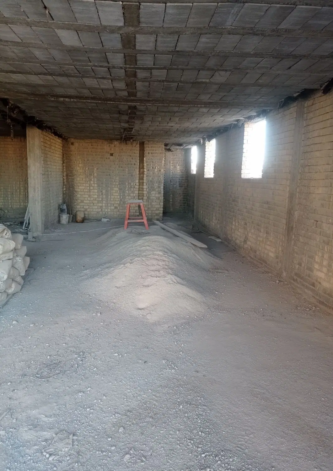 اسکلت مسکونی سلطان اباد برگزار